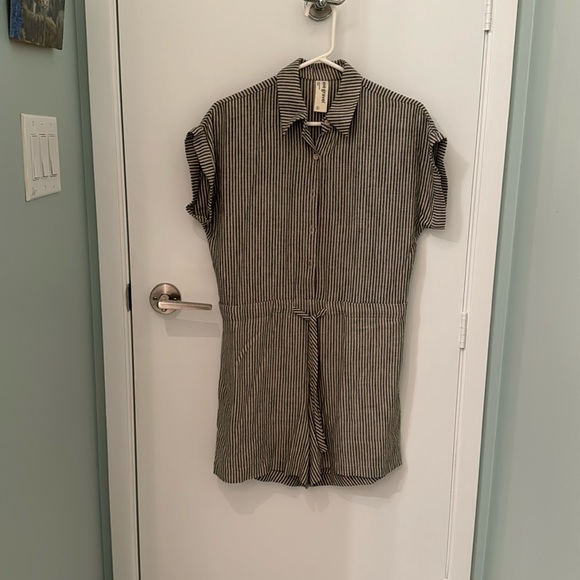 Eve Gravel Striped Romper - Picture 3 of 8